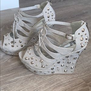Spiked wedges